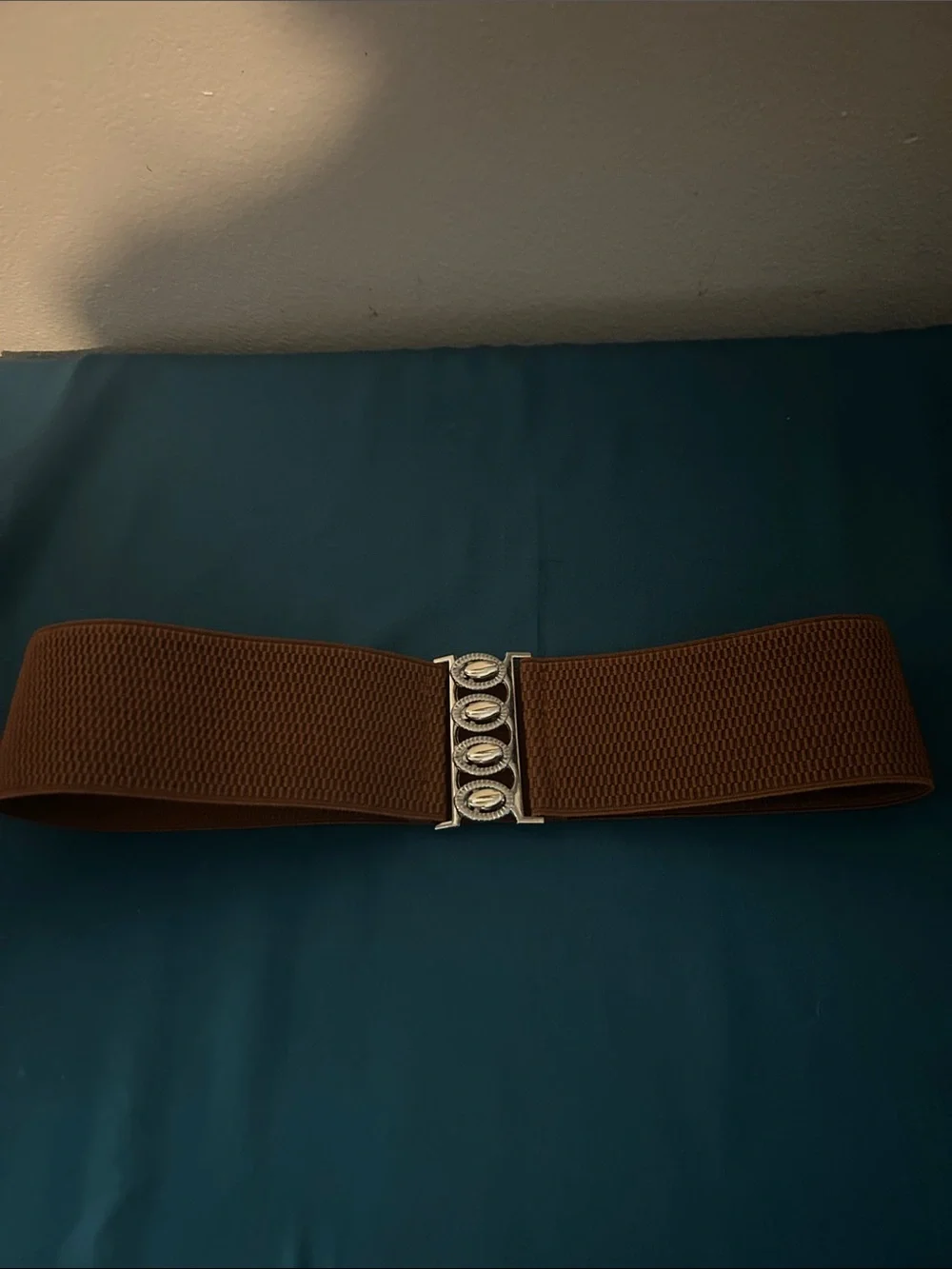 Source Unknown Brown Stretch Waist Belt with Decorative Silver Link Buckle